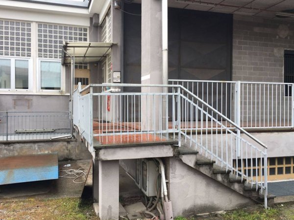 locale commerciale in affitto a Gallarate in zona Cascinetta