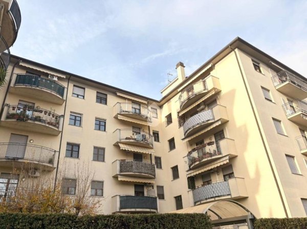 appartamento in affitto a Gallarate in zona Sciarè