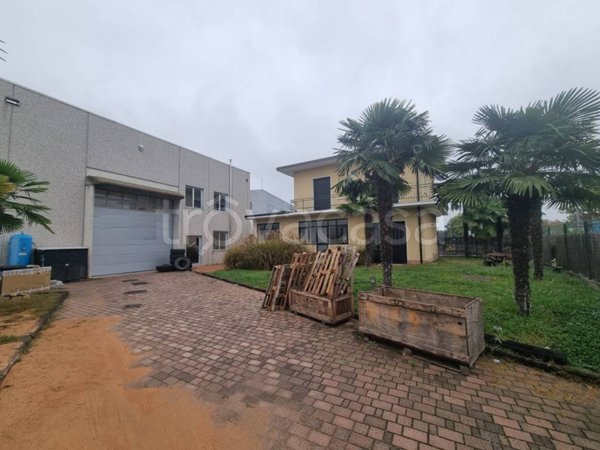 locale commerciale in affitto a Gallarate in zona Sciarè