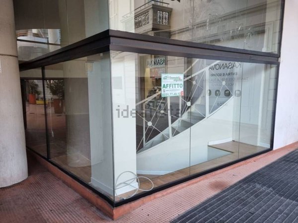 locale commerciale in affitto a Gallarate