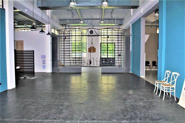 locale commerciale in affitto a Gallarate