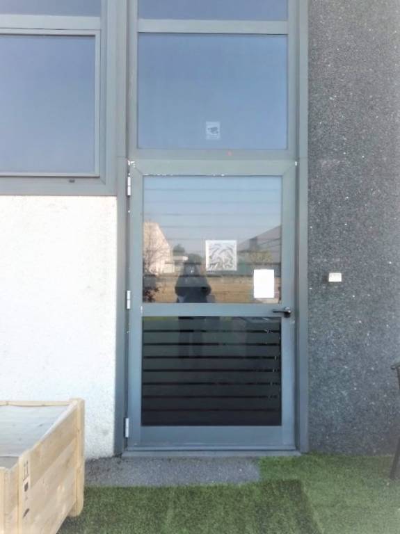 locale commerciale in affitto a Gallarate in zona Sciarè