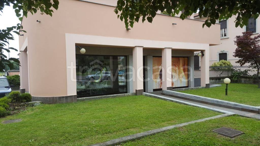 negozio in affitto a Gallarate in zona Madonna in Campagna