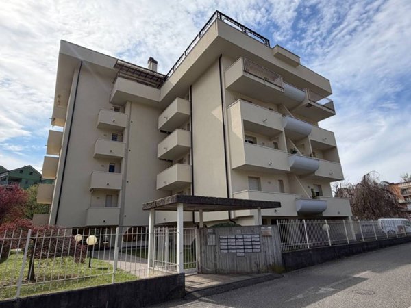 appartamento in affitto a Gallarate in zona Moriggia
