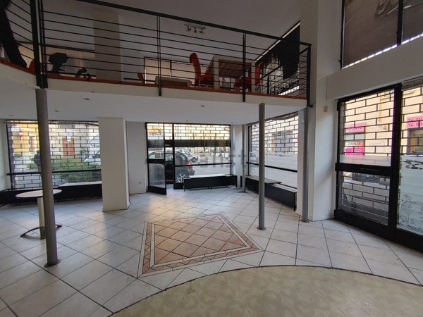 negozio in affitto a Gallarate in zona Sciarè