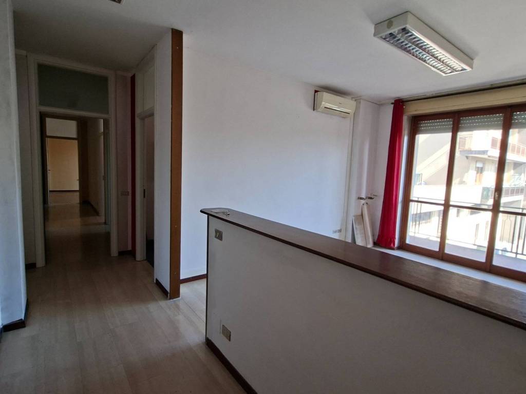 ufficio in affitto a Gallarate in zona Sciarè