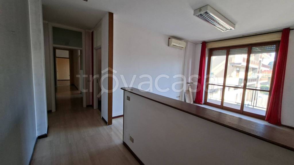 ufficio in affitto a Gallarate in zona Sciarè