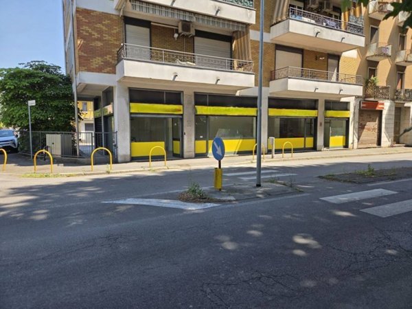 negozio in affitto a Gallarate in zona Arnate
