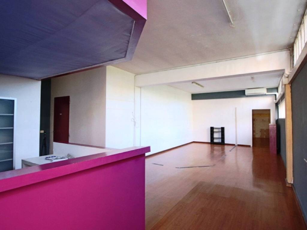 negozio in affitto a Gallarate in zona Ronchi
