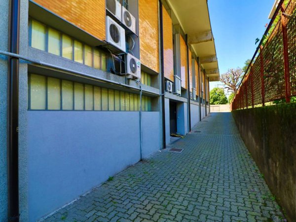 locale commerciale in affitto a Gallarate in zona Ronchi