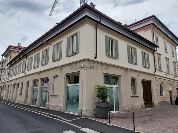 negozio in affitto a Gallarate in zona Sciarè
