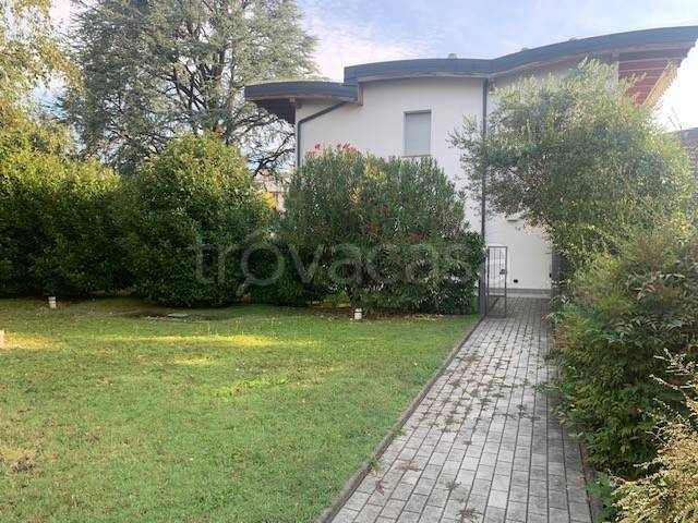 ufficio in affitto a Gallarate in zona Ronchi