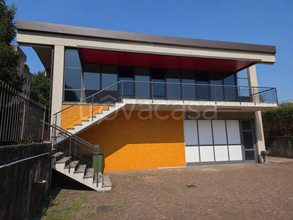 locale commerciale in affitto a Gallarate in zona Ronchi