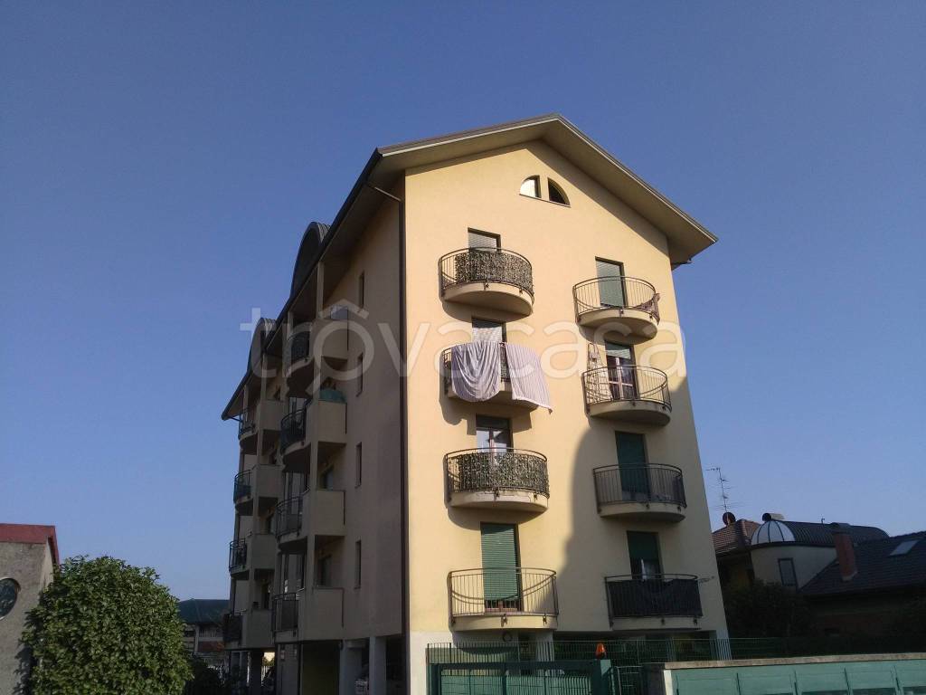 appartamento in affitto a Gallarate in zona Arnate