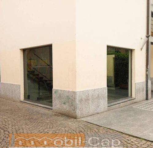 negozio in affitto a Gallarate in zona Sciarè