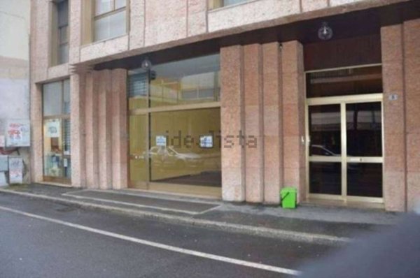 ufficio in affitto a Gallarate in zona Sciarè