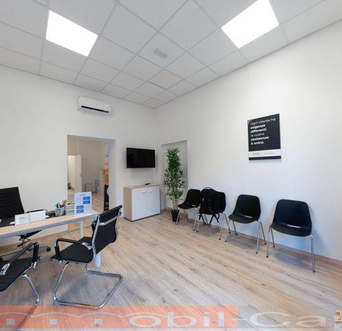 negozio in affitto a Gallarate in zona Sciarè