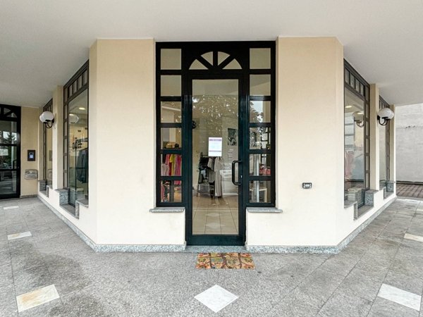negozio in affitto a Gallarate in zona Madonna in Campagna