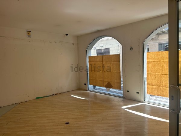 locale commerciale in affitto a Gallarate in zona Sciarè