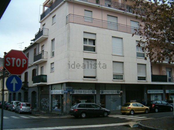 ufficio in affitto a Gallarate in zona Sciarè