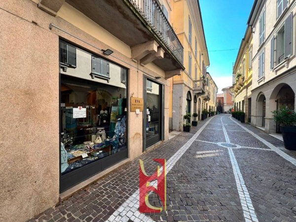 negozio in affitto a Gallarate in zona Sciarè