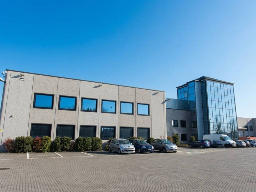 locale commerciale in affitto a Gallarate in zona Sciarè