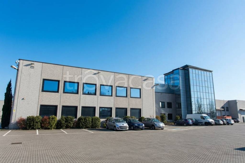 locale commerciale in affitto a Gallarate in zona Sciarè