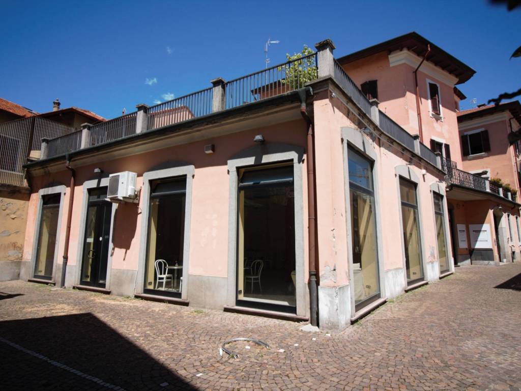 locale commerciale in affitto a Gallarate in zona Sciarè