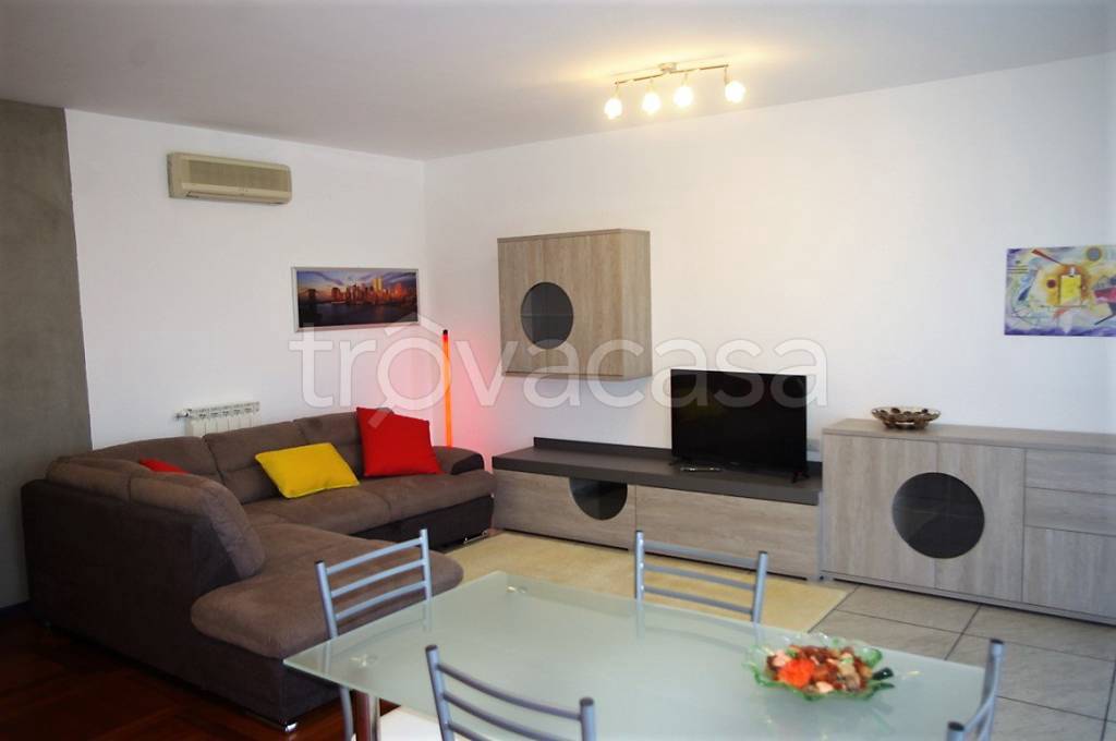 appartamento in affitto a Gallarate in zona Arnate