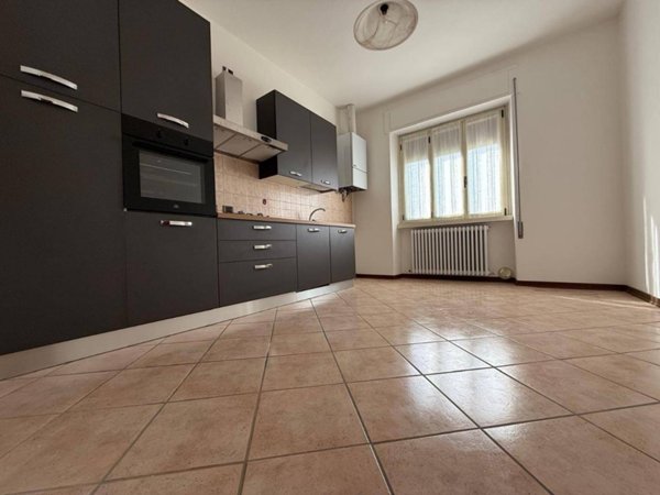 appartamento in affitto a Gavirate in zona Oltrona al Lago
