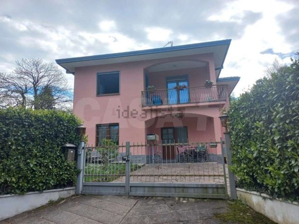 appartamento in affitto a Gavirate
