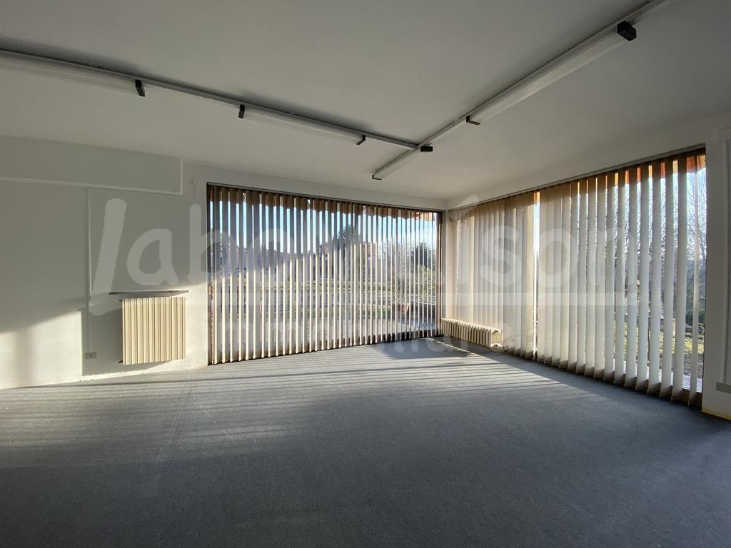 appartamento in affitto a Gavirate in zona Voltorre