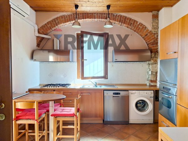 appartamento in affitto a Gavirate in zona Voltorre