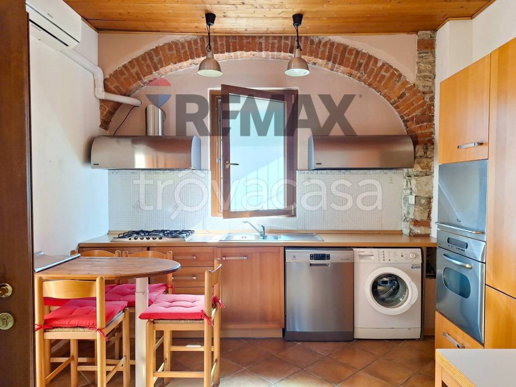 appartamento in affitto a Gavirate in zona Voltorre