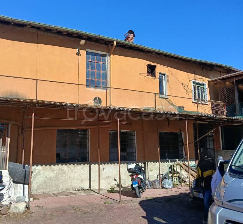 appartamento in affitto a Gavirate in zona Voltorre