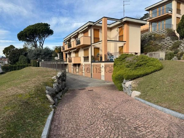 appartamento in affitto a Gavirate in zona Voltorre