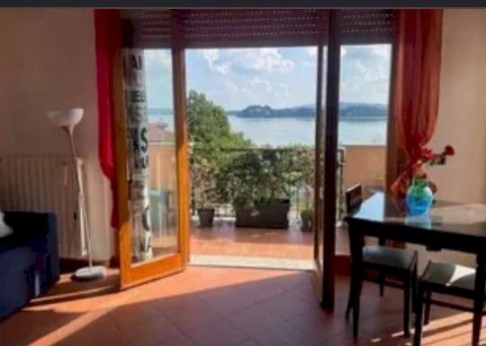 appartamento in affitto a Gavirate in zona Voltorre