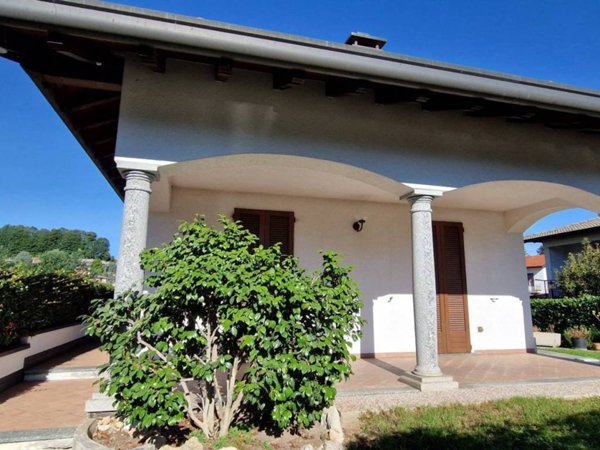 casa indipendente in affitto a Gazzada Schianno