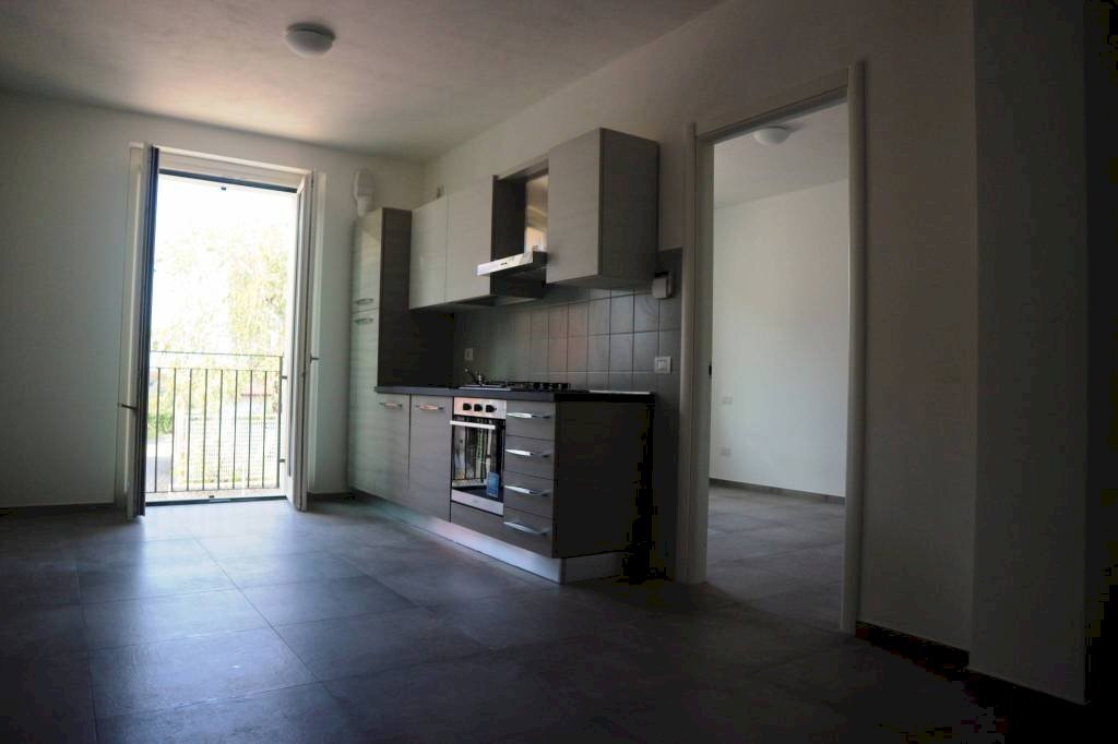 appartamento in affitto a Gazzada Schianno