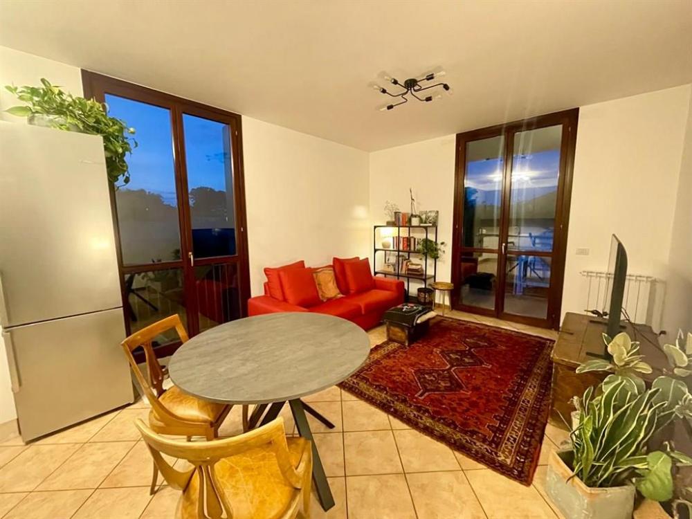 appartamento in affitto a Gazzada Schianno