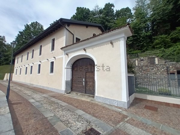 appartamento in affitto a Gazzada Schianno