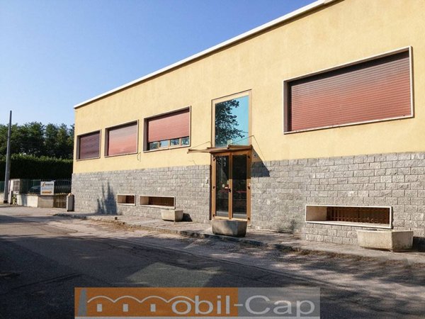 ufficio in affitto a Gazzada Schianno