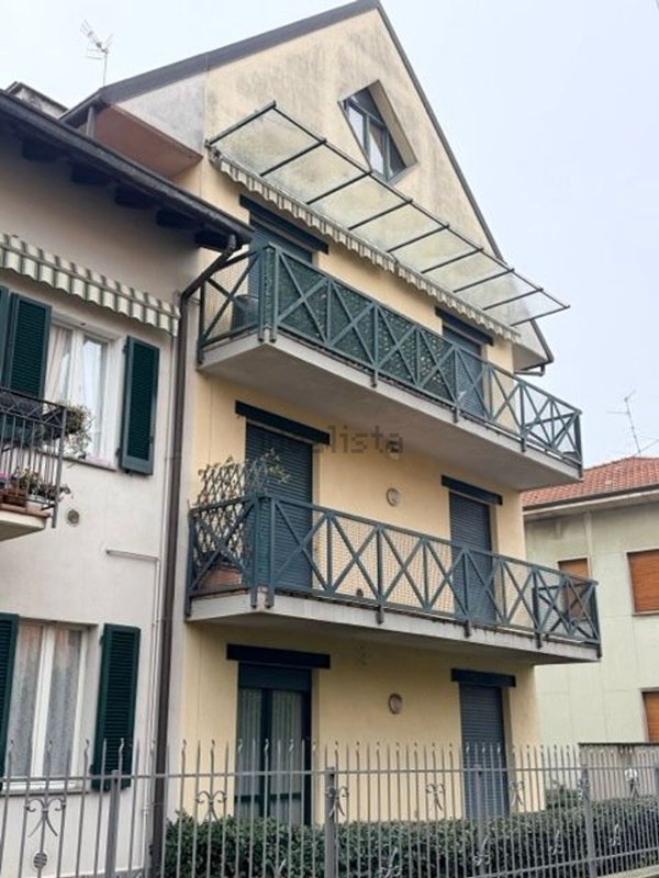 appartamento in affitto a Gazzada Schianno