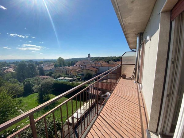 appartamento in affitto a Gazzada Schianno