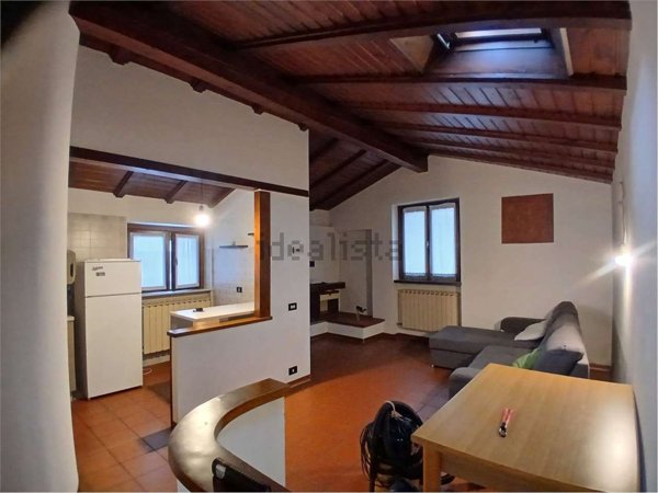 appartamento in affitto a Gazzada Schianno