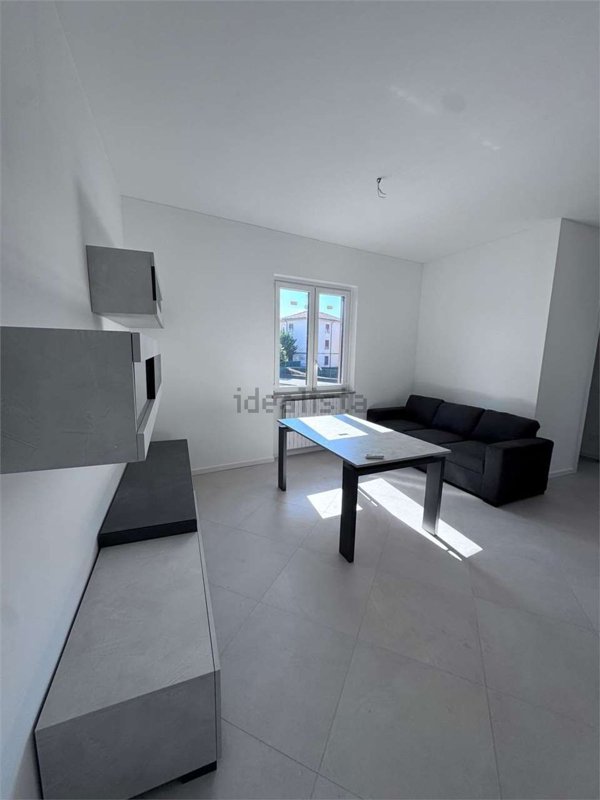 appartamento in affitto a Gazzada Schianno