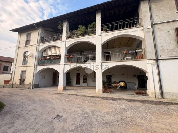 appartamento in affitto a Gazzada Schianno