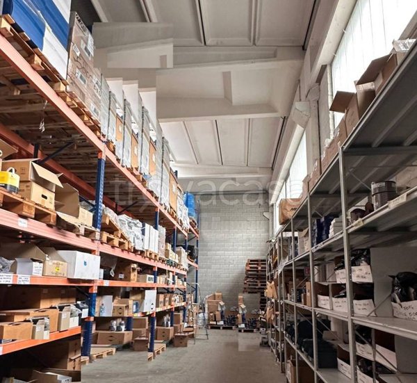 locale commerciale in affitto a Gerenzano