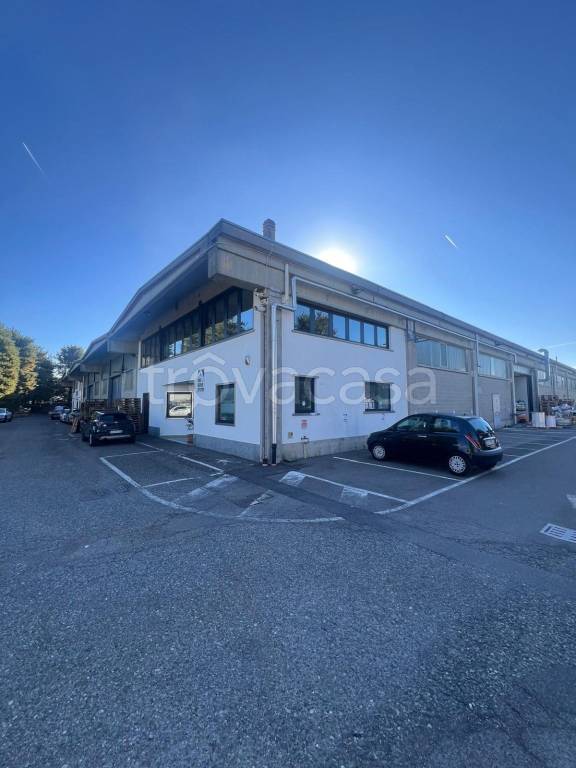 locale commerciale in affitto a Gerenzano