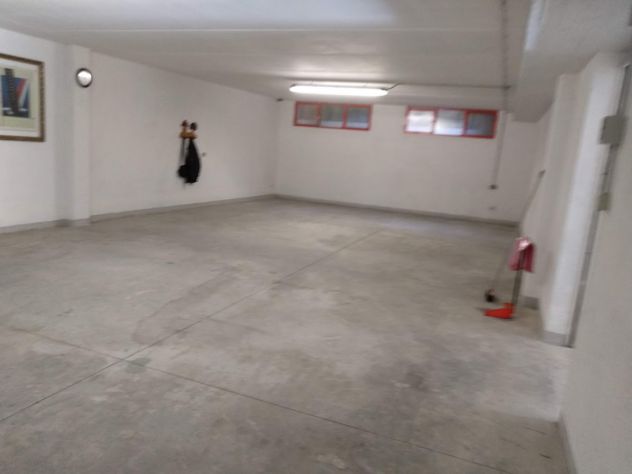locale commerciale in affitto a Gorla Minore